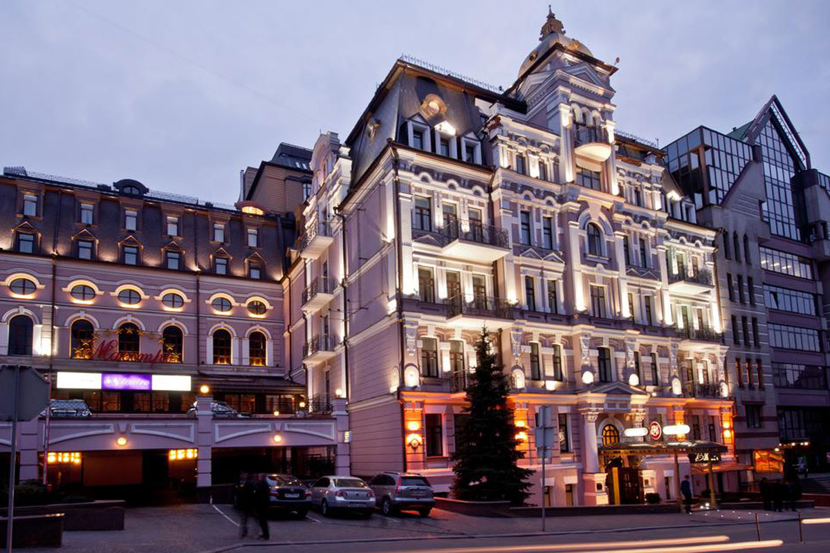 HOTEL 